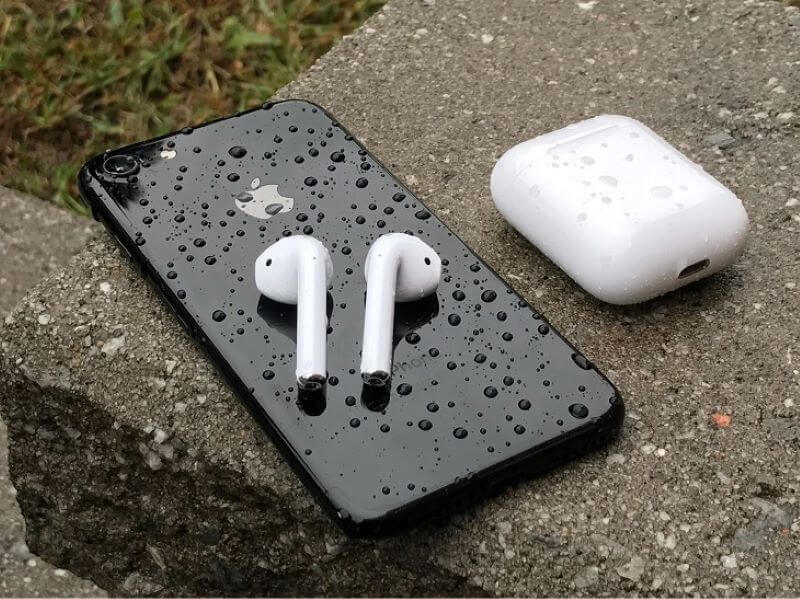 Airpods 1,2 không có khả năng chống nước nhưng AirPods thế hệ 3 có khả năng chống nước