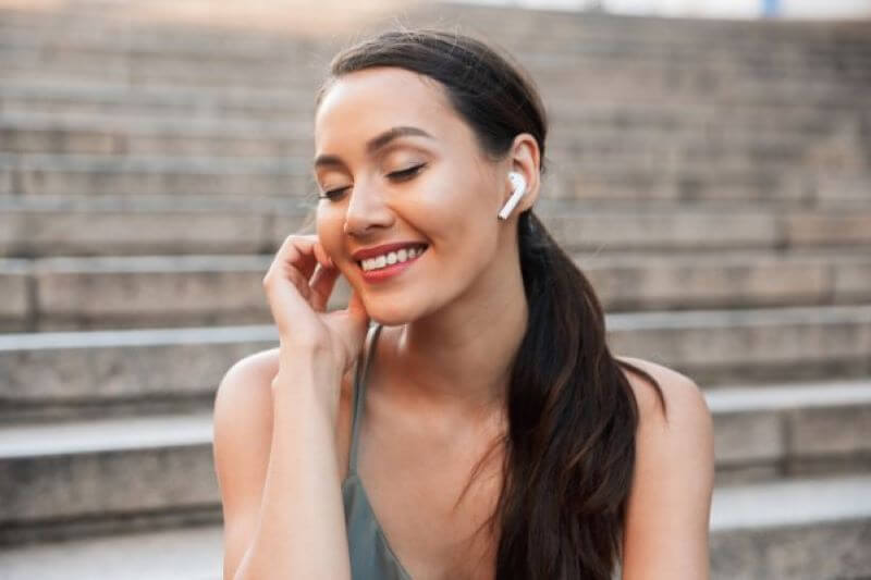 Thời gian dùng cũng là yếu tố đáng xem xét khi sử dụng tai nghe không dây
